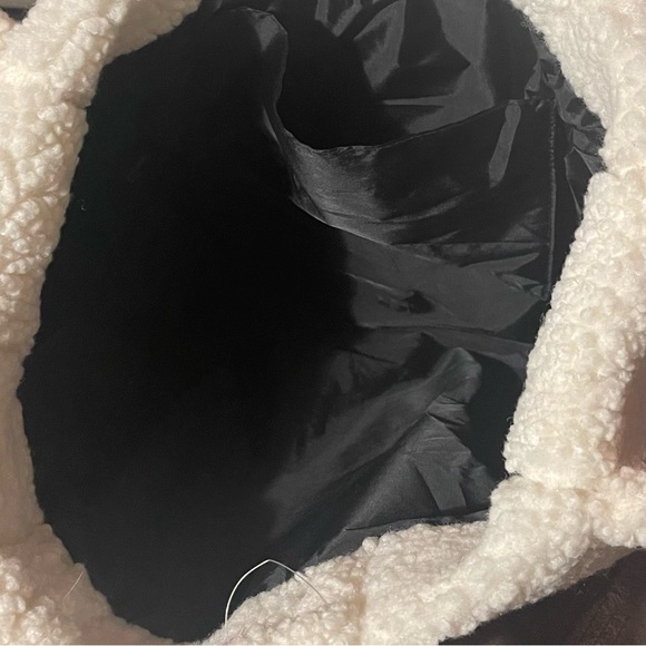 Victoria’s Secret Sherpa Tote Bag - Picture 4 of 5